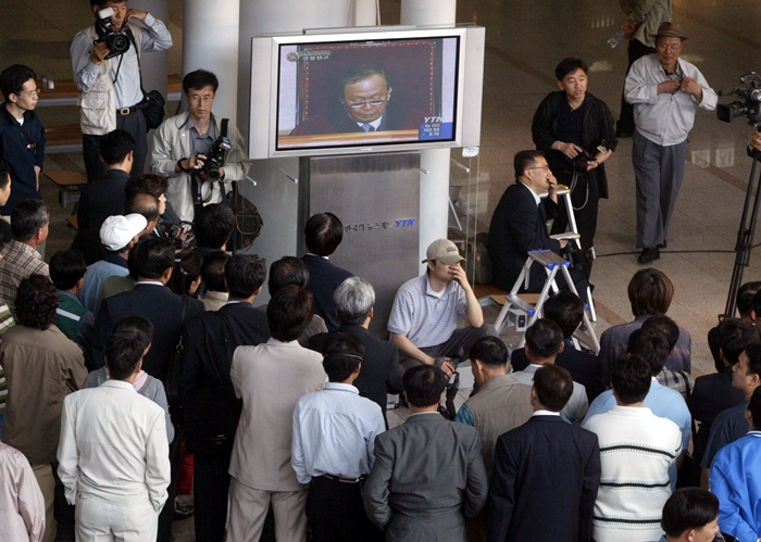 13년 전 노무현 전 대통령 탄핵심판 당시 풍경 (사진) | 인스티즈