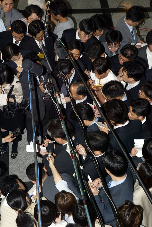 13년 전 노무현 전 대통령 탄핵심판 당시 풍경 (사진) | 인스티즈