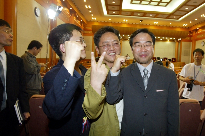 13년 전 노무현 전 대통령 탄핵심판 당시 풍경 (사진) | 인스티즈