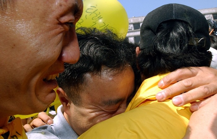 13년 전 노무현 전 대통령 탄핵심판 당시 풍경 (사진) | 인스티즈