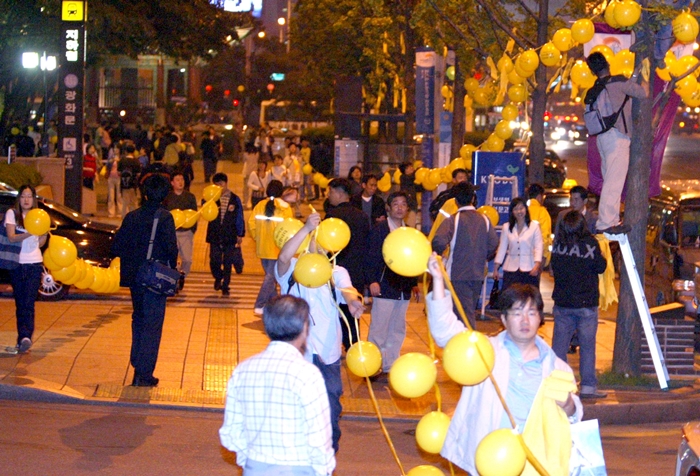 13년 전 노무현 전 대통령 탄핵심판 당시 풍경 (사진) | 인스티즈