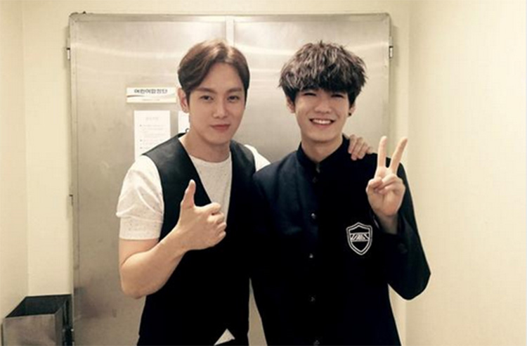 ‘플라이 투 더 스카이’ 환희와 ‘업텐션’ 환희의 만남 | 위키트리