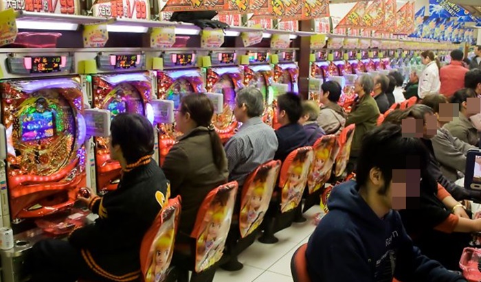 "심형래, 일본서 파친코 하면서 지낸다" 주장 나와 - 뉴스 썸네일 이미지