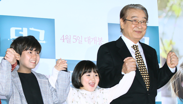 시사회장 눈물 바다로 만든 영화 '덕구' 출연진 (사진) | 위키트리