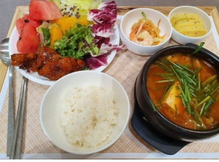 “호텔 아니야?” 25억 아파트에서 제공된다는 조식 서비스