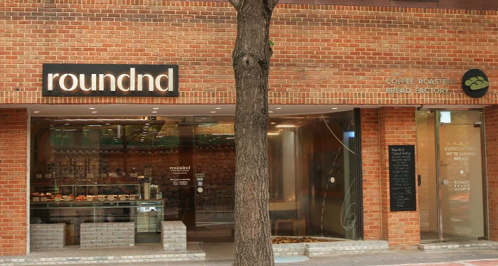 베이커리 카페 라운드앤드의 외관 / 위키트리 브랜드 업 스튜디오