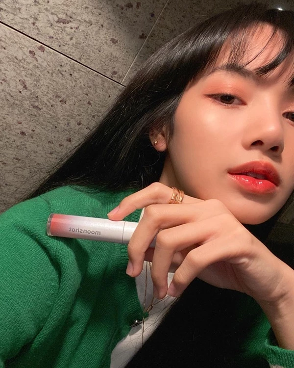 블랙핑크 리사 10억대 사기친 전 매니저, 그 돈을 '여기'에 썼다 | 위키트리