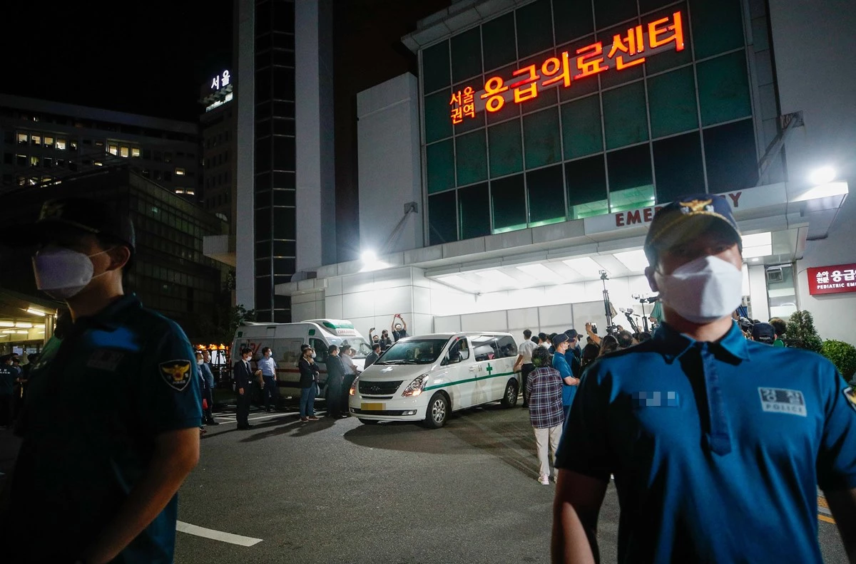 10일 새벽 박원순 서울시장 시신이 서울 종로구 서울대병원으로 운구되고 있다