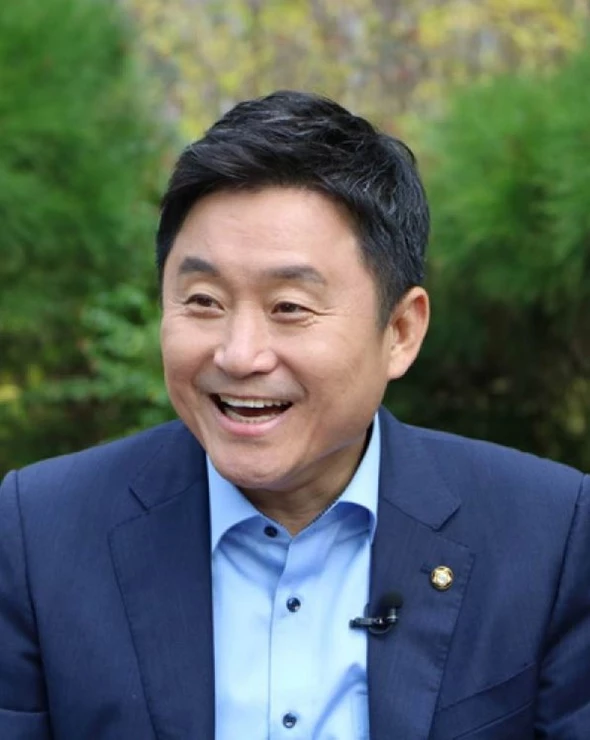 더불어민주당 최인호 의원(부산 사하갑)은 15일 현행 부가가치세 감면범위를 더욱 확대하고 일몰기한을 연장하는 내용을 담은 「조세특례제한법」(이하 조특법) 일부개정법률안을 대표 발의했다. / 사진제공=최인호 의원실