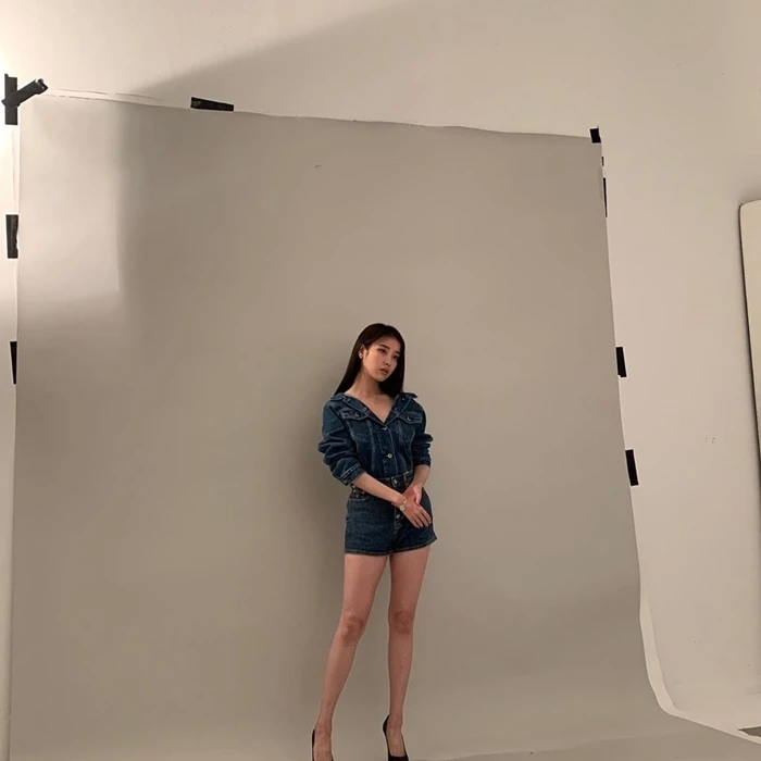 “Wanna see my changed look?”, IU's refined appearance from her photo shoot