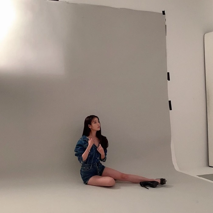 “Wanna see my changed look?”, IU's refined appearance from her photo shoot