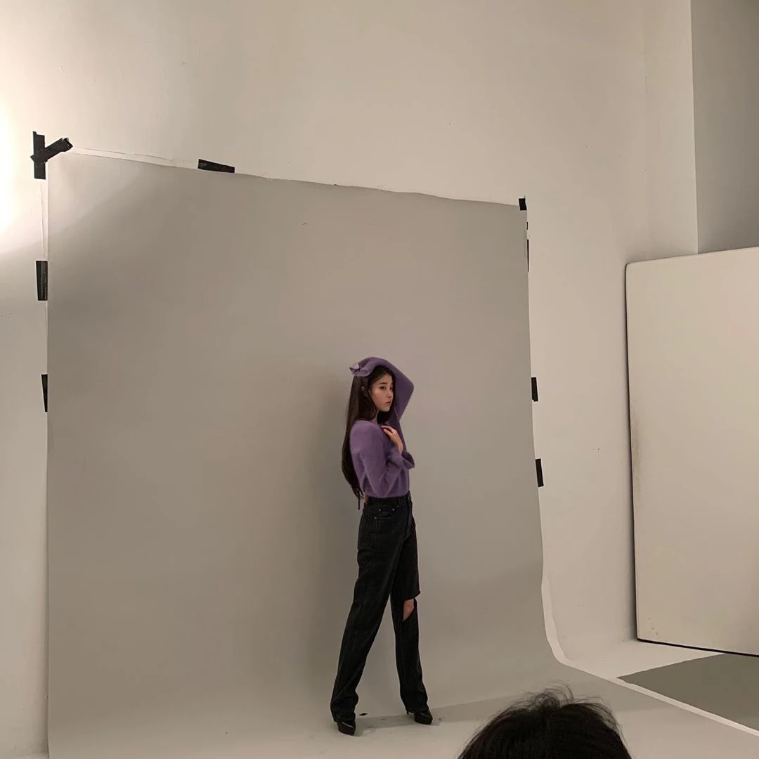 “Wanna see my changed look?”, IU's refined appearance from her photo shoot