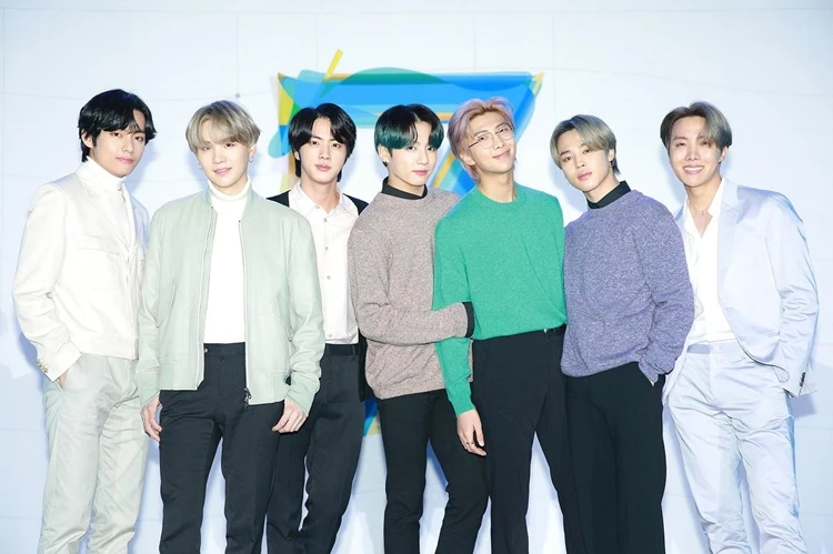 BTS member Jungkook's face is all over on the train (Video)
