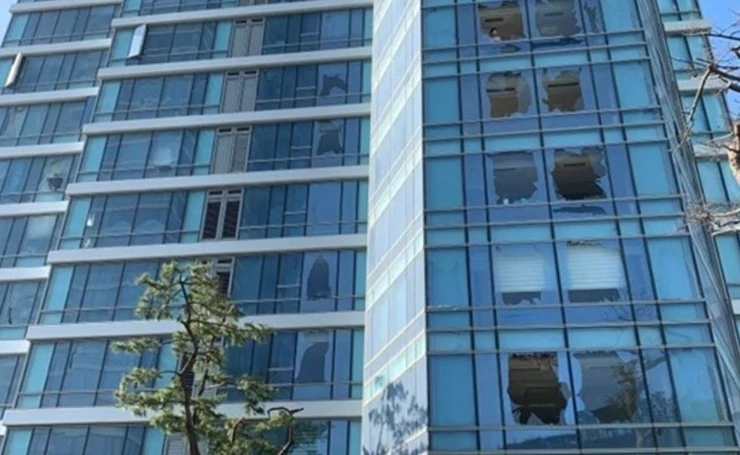태풍 '마이삭'이 해운대 고층 아파트 유리창 수십장을 박살 냈다. / 사진=이하 최학봉 기자