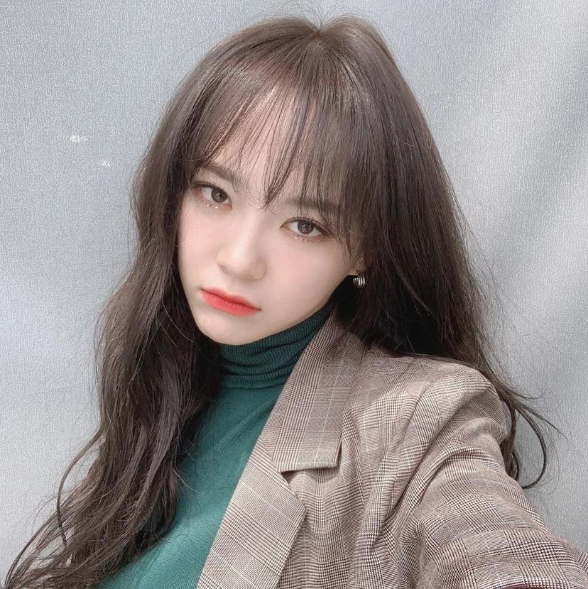 'Fashionista', Sejeong shows off her new bag