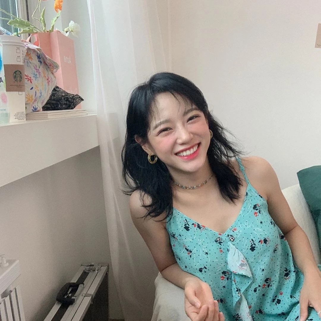'Fashionista', Sejeong shows off her new bag
