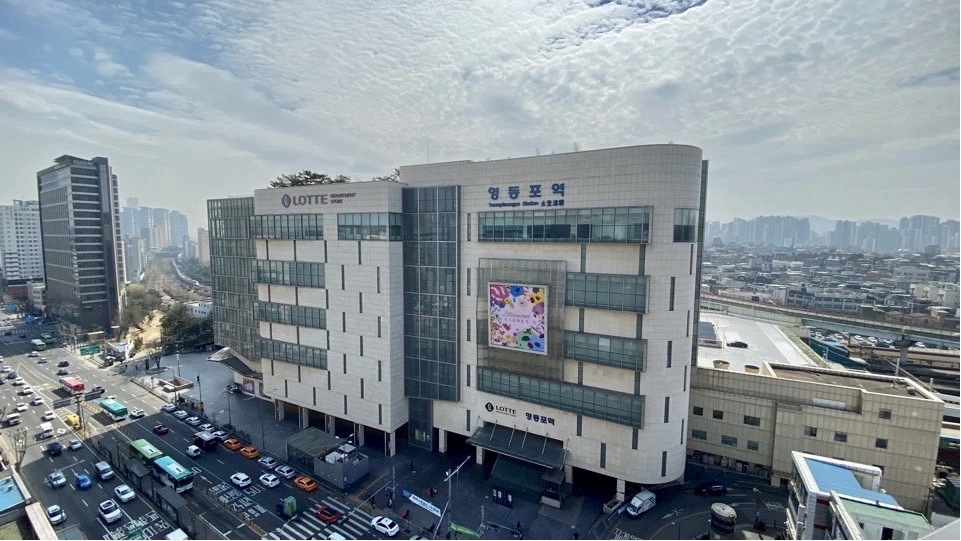 롯데백화점 영등포점은 1층 화장품 매장을 3층으로 이동시키고, 오는 18일 공식 재개장한다. / 사진=롯데백화점 제공