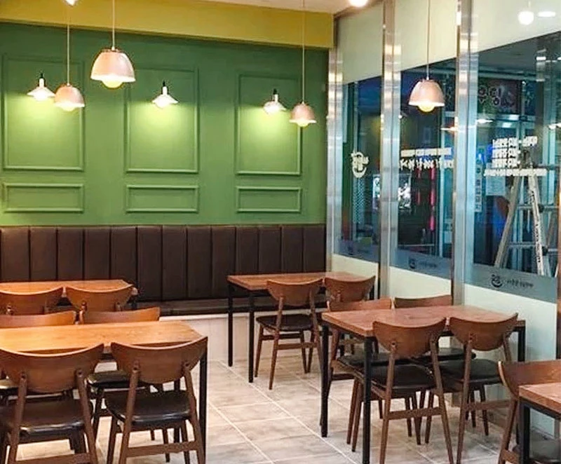 본초맘죽 홈페이지/ 자연주의 콘셉트에 맞춰 인테리어까지 신경 쓴 본초맘죽