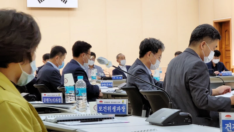 22일 오후, 김제시청 3층 대회의실에서 2021년 주요업무계획 보고회가 진행되고 있다/조주연 기자
