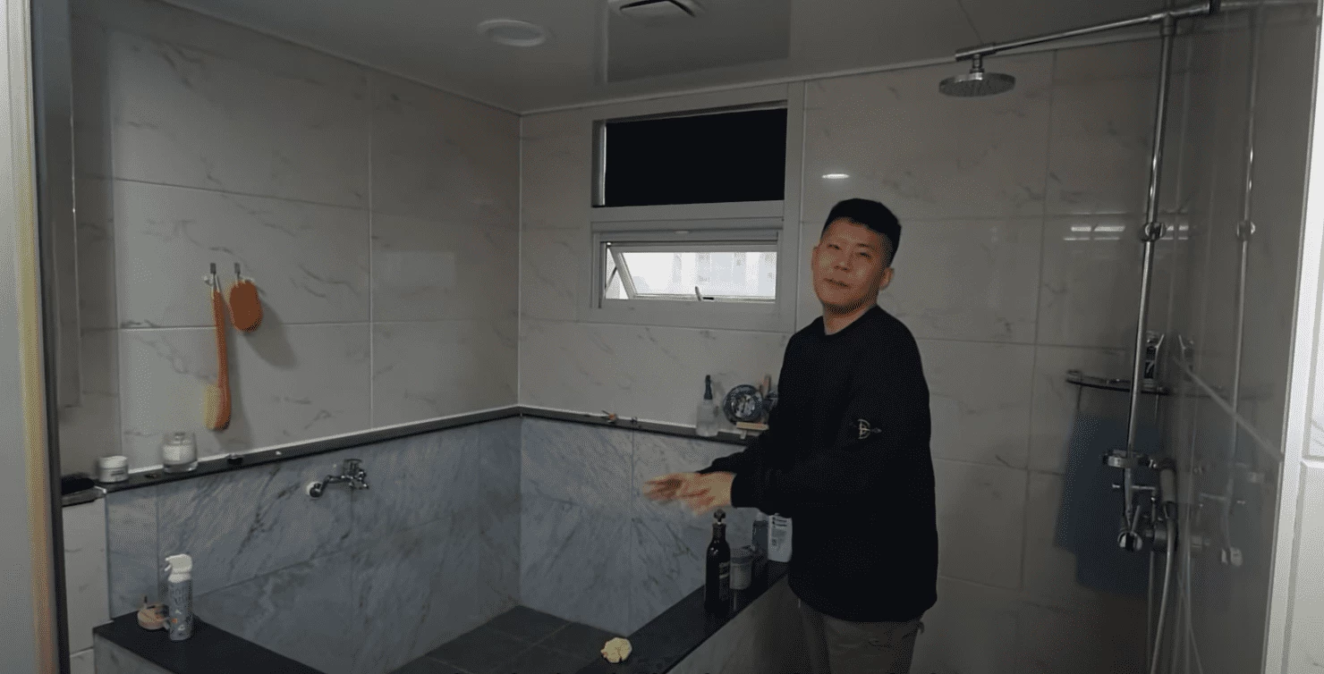 “BJ 철구, 자신의 럭셔리 아파트 공개하는 영상 조회수 폭발했다' (영상)