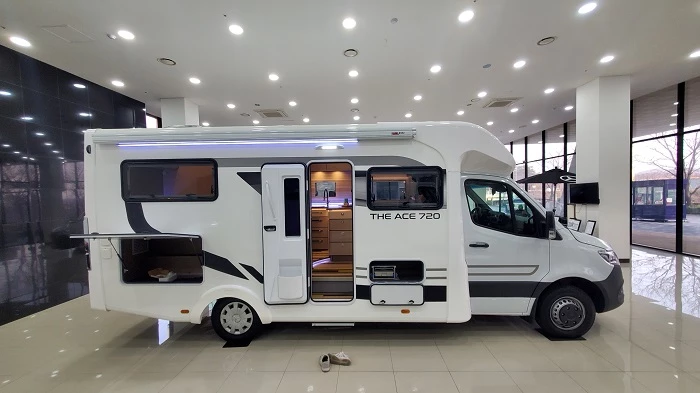 에이스캠퍼의 캠핑카