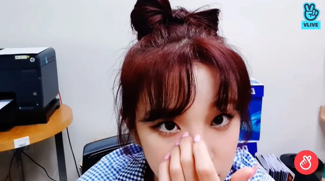 Yuqi on V-Live