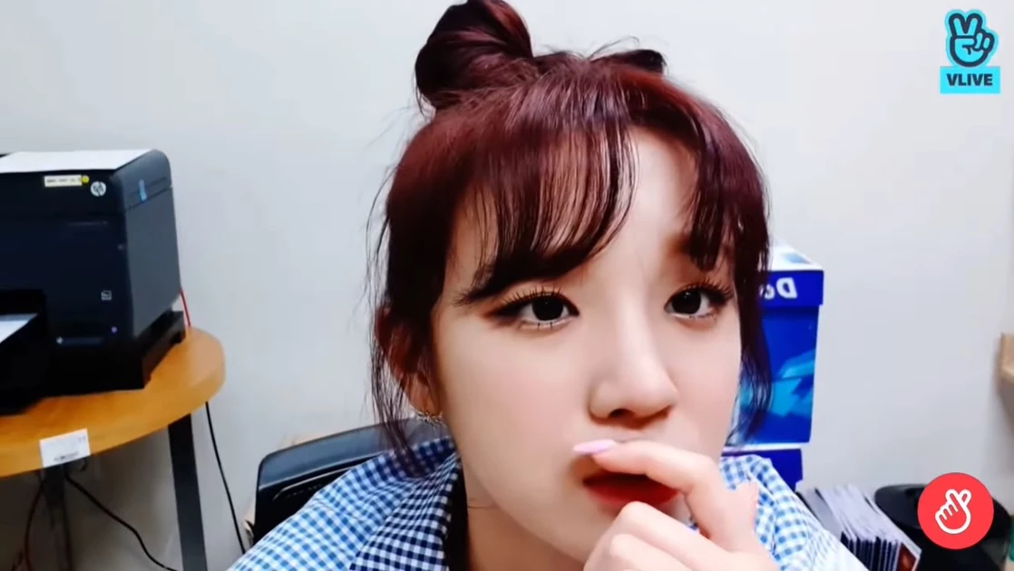 Yuqi on V-Live