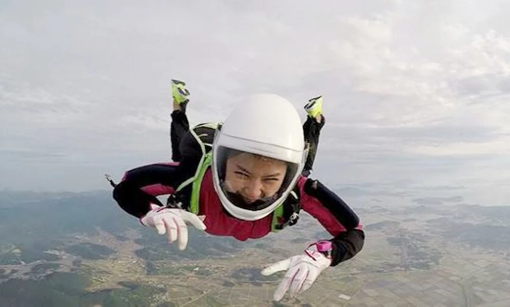 생전 스카이다이빙을 하는 고 정인아