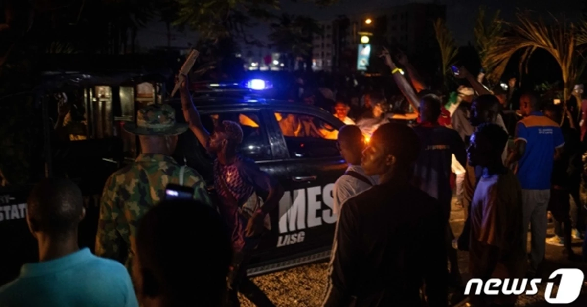 20일(현지시각) 오후 나이지리아 라고스에서 경찰개혁을 요구하는 시민들의 시위가 벌어지고 있다. / 뉴스1