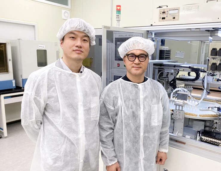 동신대 유근창 교수(오른쪽), 조선대 김호중 교수