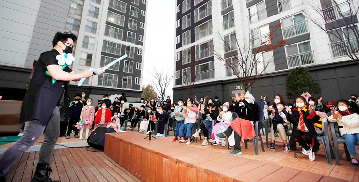 광주시 북구, 코로나19 극복 찾아가는 발코니 버스킹 공연