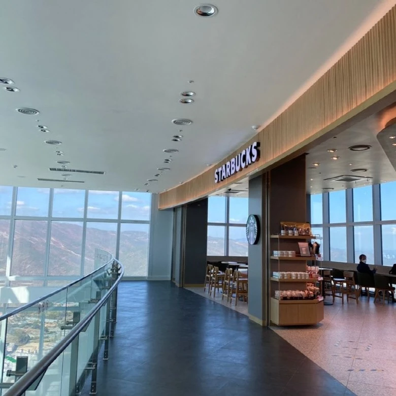 스타벅스 해운대 엑스더스카이점 / 이하 온라인 커뮤니티 '더쿠'