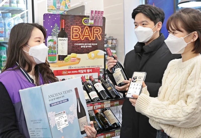 CU가 주류 예약구매 서비스 'CU 와인샵'을 통해 선보인 150만원짜리 초고가 와인인 '샤또 라뚜르'가 완판됐다. / CU