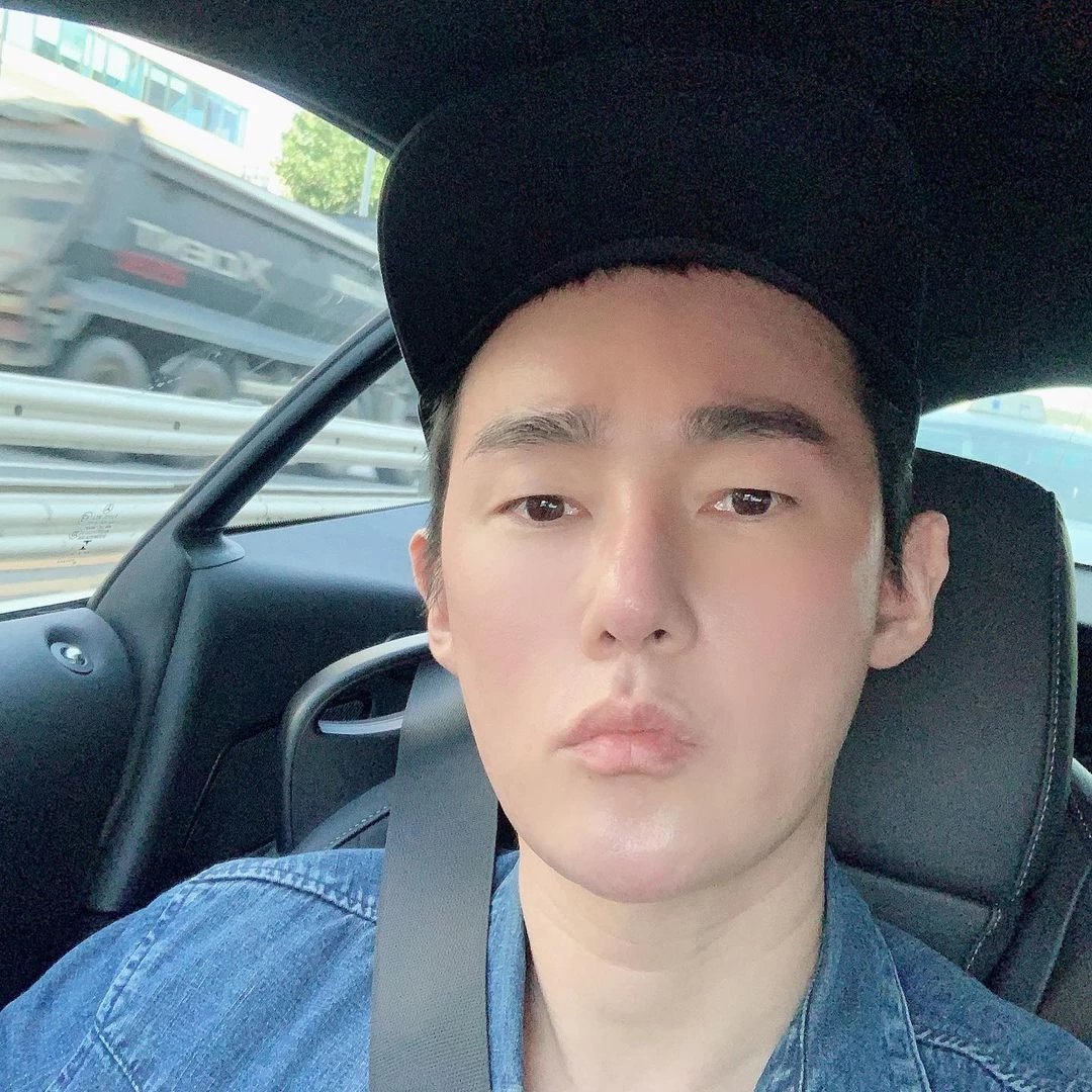 허지웅, 코로나19 검사 결과...“암 확진 받기 전보다 더 초조”