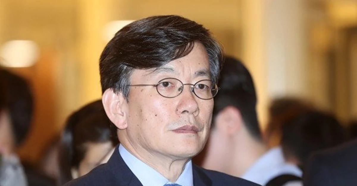 손석희 앵커가 브라운관에 모습을 드러냅니다… 무려 1년 만입니다