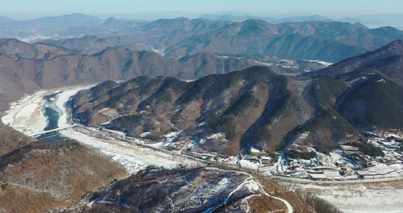 어깨봉에선 본 금강 / 옥천군