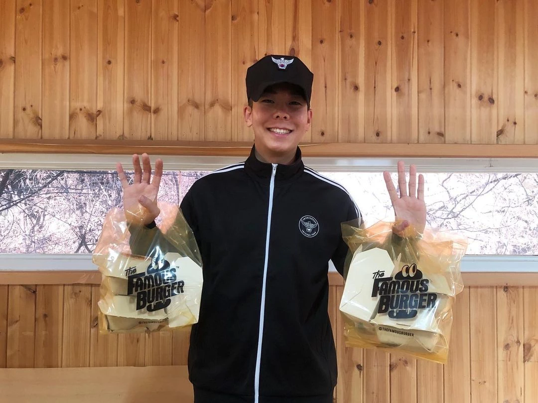 진짜예요… H.O.T에서 춤 잘 추던 그분이 우리 사장님이에요