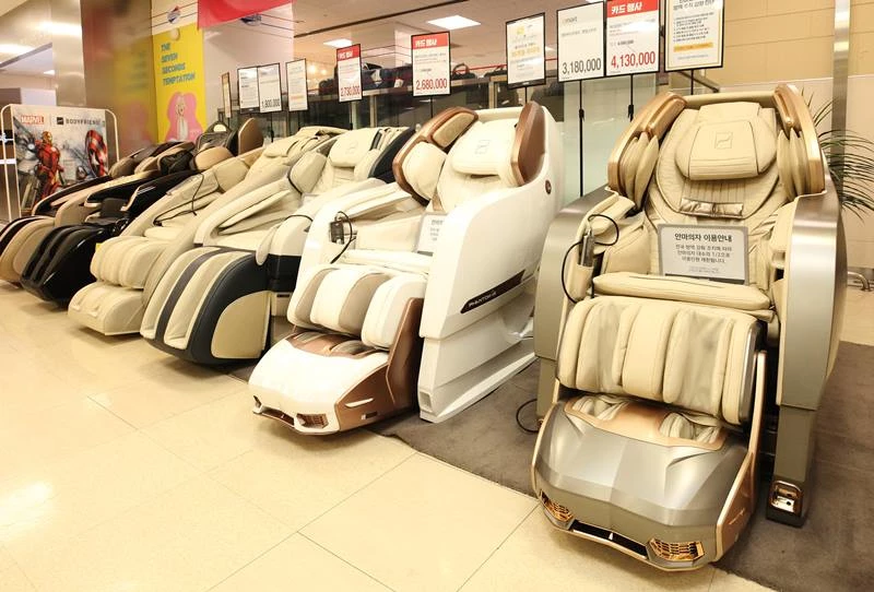 이번 설 명절에도 '사회적 거리두기'가 이어지는 가운데 집콕 생활의 집사 역활을 톡톡히 해내는 식기세척기와 음식물처리기, 로봇청소기가 인기 선물로 떠올랐다. / 이마트