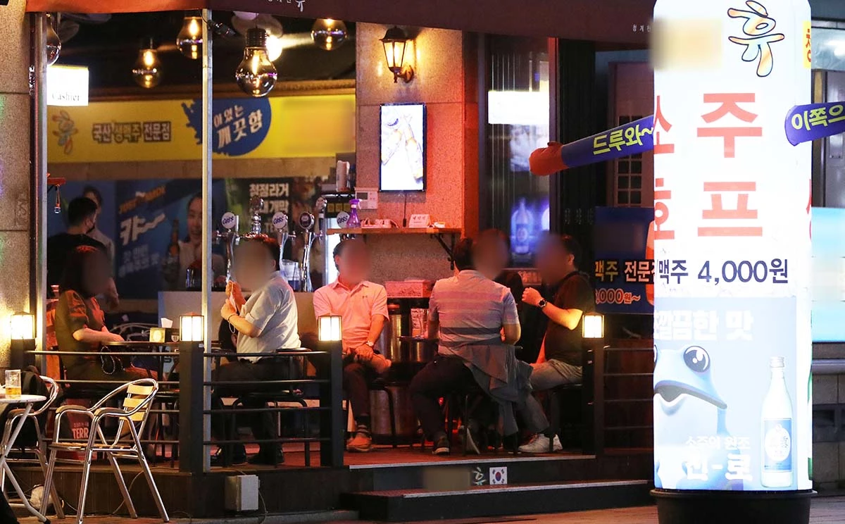 서울인데… 밤 12시 딱 맞춰서 닫았던 문을 여는 호프집과 코인노래방의 정체 | 위키트리