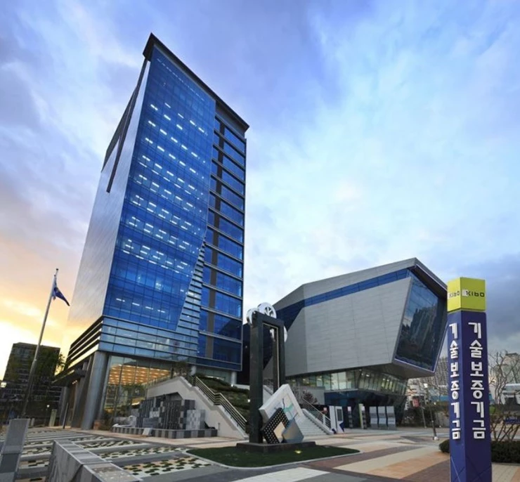 기술보증기금은 기술력과 사업성은 우수하나 납품실적이 없는 스타트업 제품의 공공조달시장 진입을 도와주기 위한 ‘공공구매 특례보증’을 시행했다. / 사진제공=기보