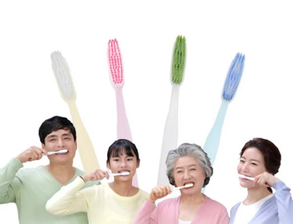“플라그 쓱싹 vs 약한 잇몸” 치아상태 따라 골라쓰는 대왕칫솔 4가지
