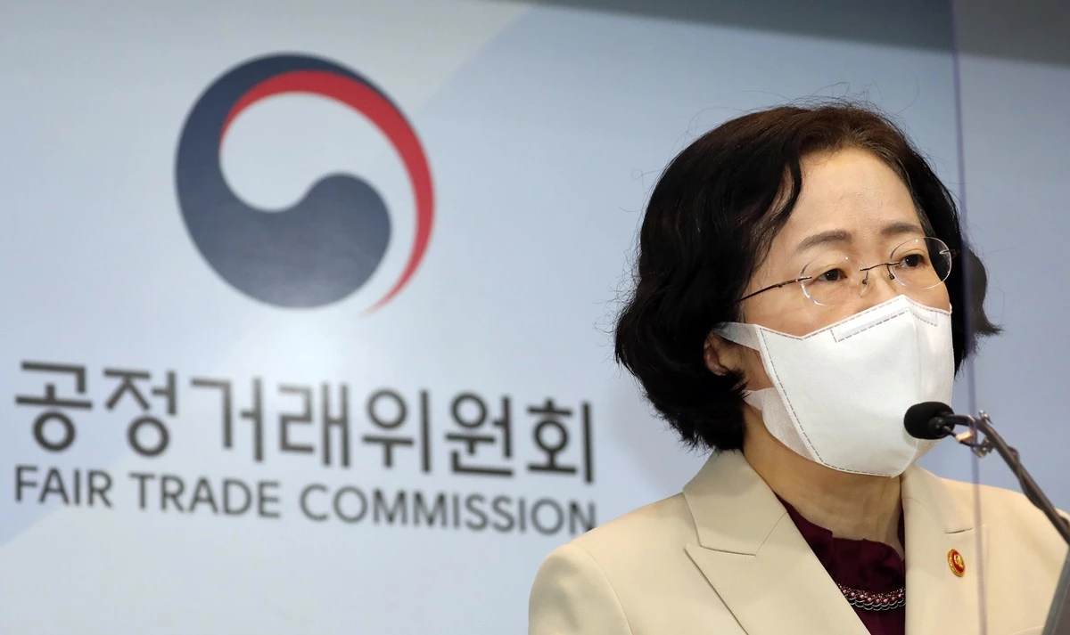 조성욱 공정거래위원회 위원장이 지난 5일 정부세종청사 공정위 기자실에서 '전자상거래 소비자 보호법' 전부개정안 입법예고 브리핑을 하고 있다. /뉴스1