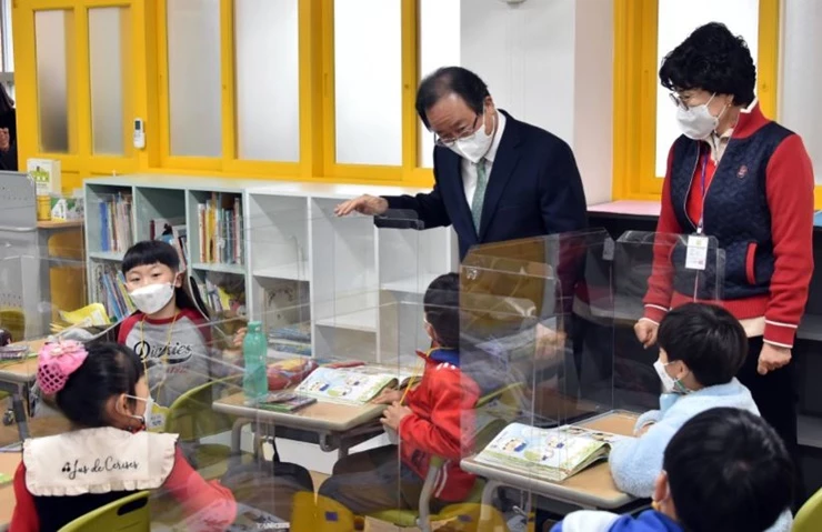김석준 교육감 강서구 지역 초·중·고등학교 신학기 운영상황 점검 모습. / 사진제공=이하 부산교육청