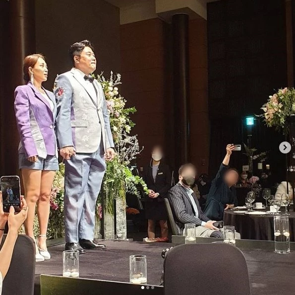 2부 시작을 준비하는 신랑신부