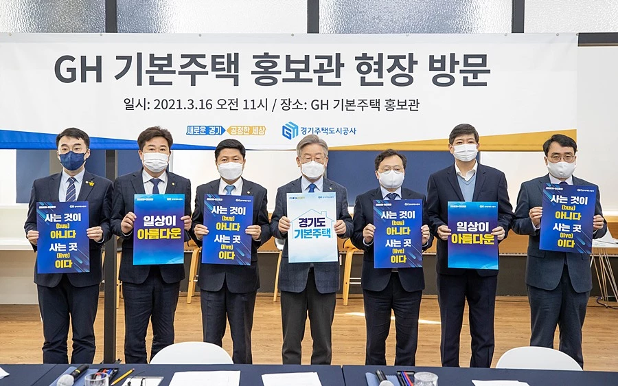 이재명 경기도지사(가운데) / 경기도청