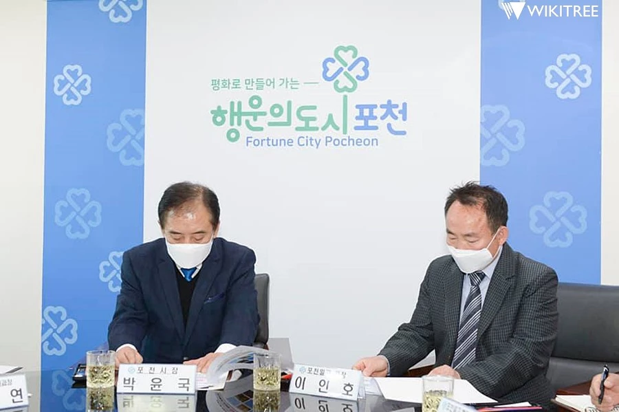 박윤국 포천시장(왼쪽) / 이하 박윤국 포천시장 페이스북