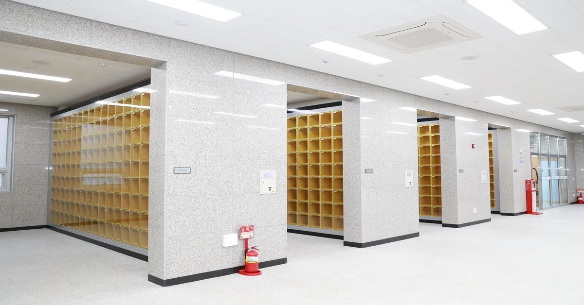 4월 2일 임시개원하는 울진군립추모원 내부모습 / 울진군