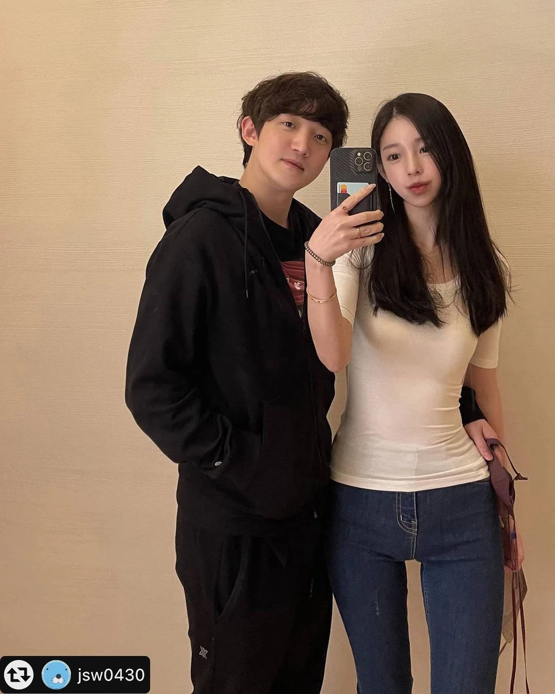 공개 열애 중인 전선욱과 야옹이 작가