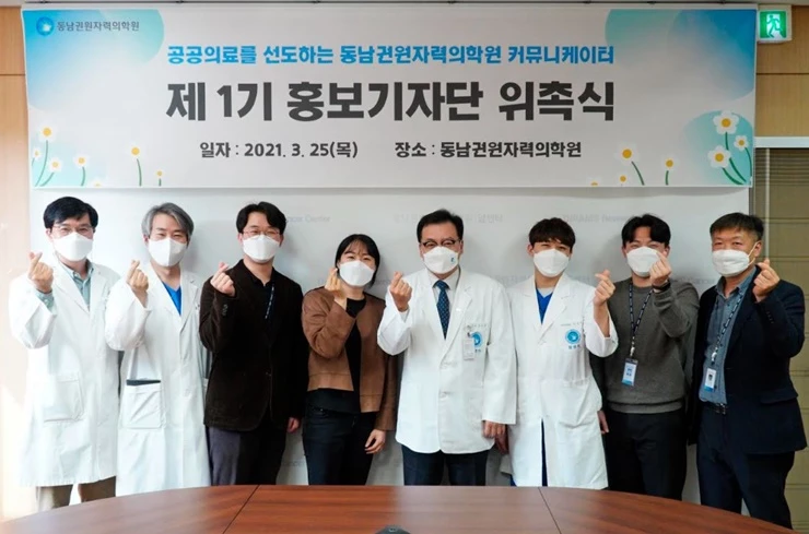 왼쪽부터 서영준 대외협력부장, 정수영 홍보기자(병리과), 김창희 홍보기자(기획팀), 김소윤 홍보기자(41병동), 박상일 의학원장, 신엄현 홍보기자(영상의학과), 김윤경 홍보기자(인사총무팀), 정동혁 홍보기자(방사선의생명연구부)   / 사진제공=동남권원자력의학원