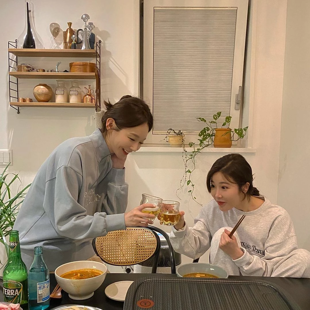 다비치 강민경, 이해리 / 이하 강민경 인스타그램